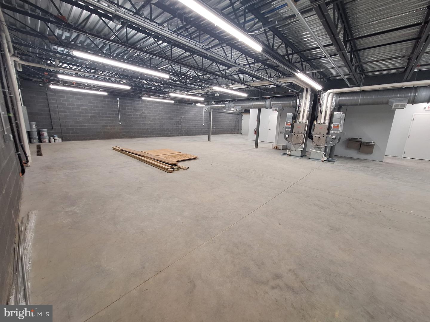 1037 W HIGH ST #WAREHOUSE B Property Photo 1
