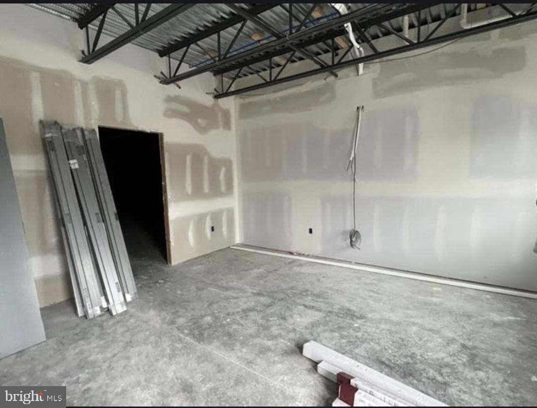 1037 W High St #warehouse B Property Photo 2