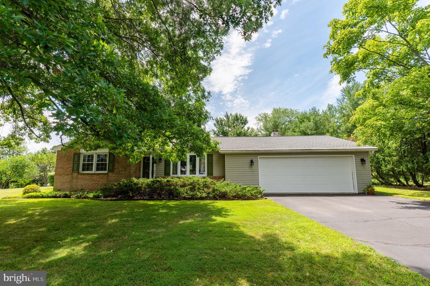 1507 Tennis Cir # Property Photo 1