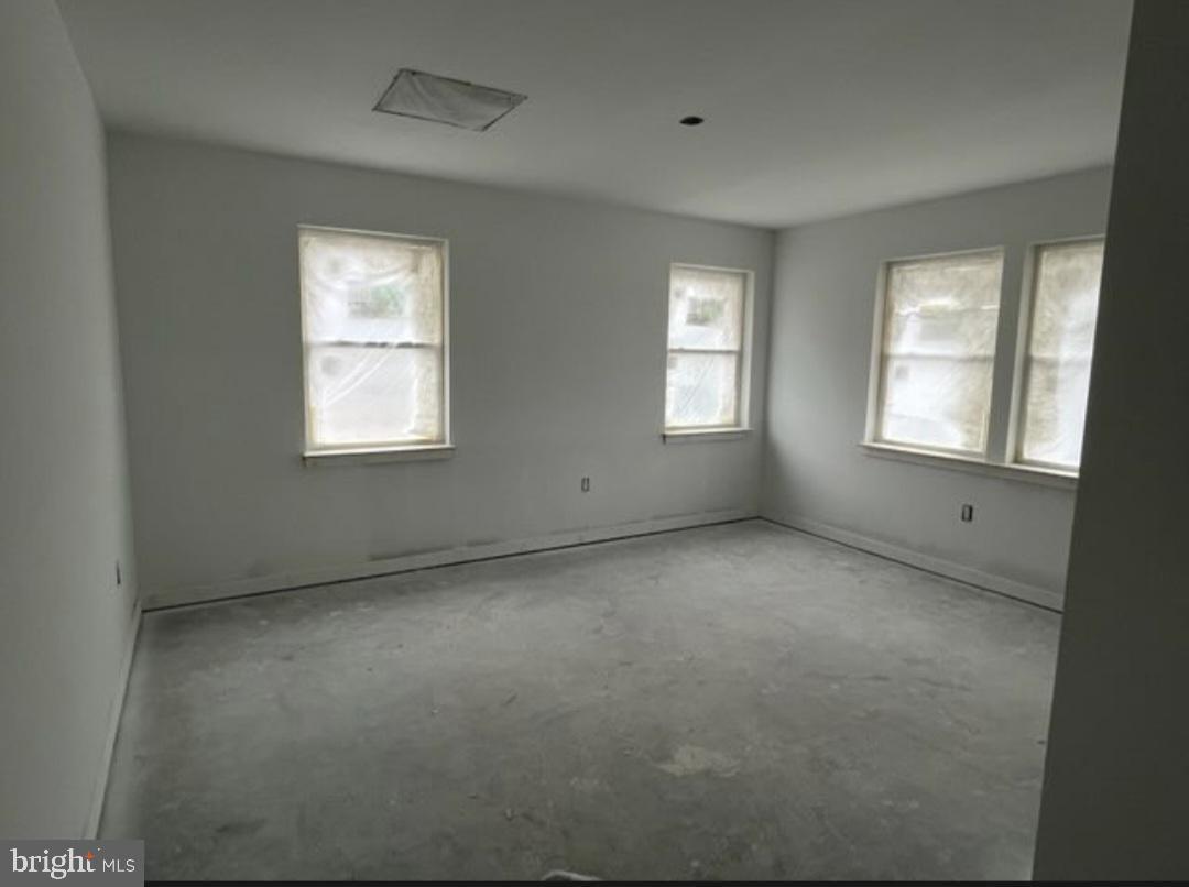 1037 W High St #apt 1 Property Photo 4