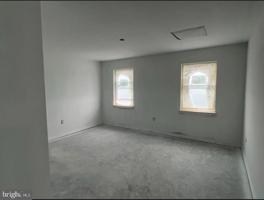 1037 W High St #apt 1 Property Photo 5