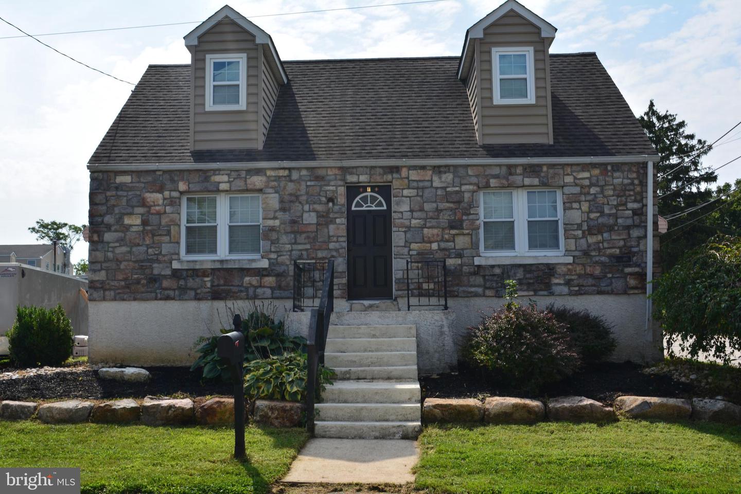 26 S Barry Ave Property Photo 1
