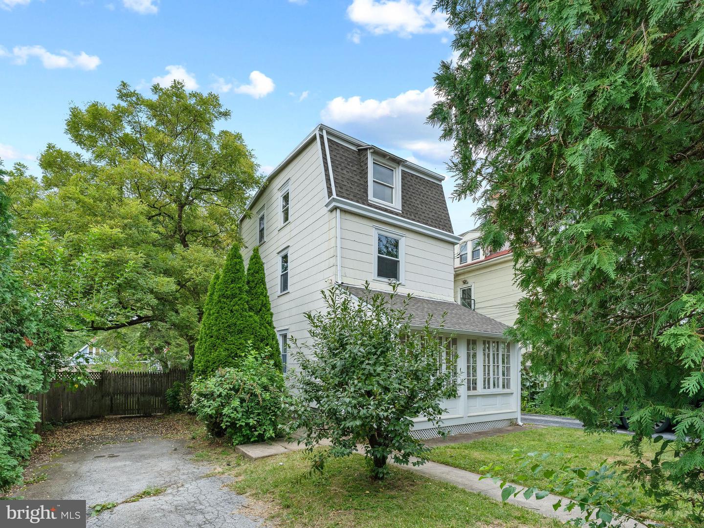 316 Locust Ave Property Photo 2