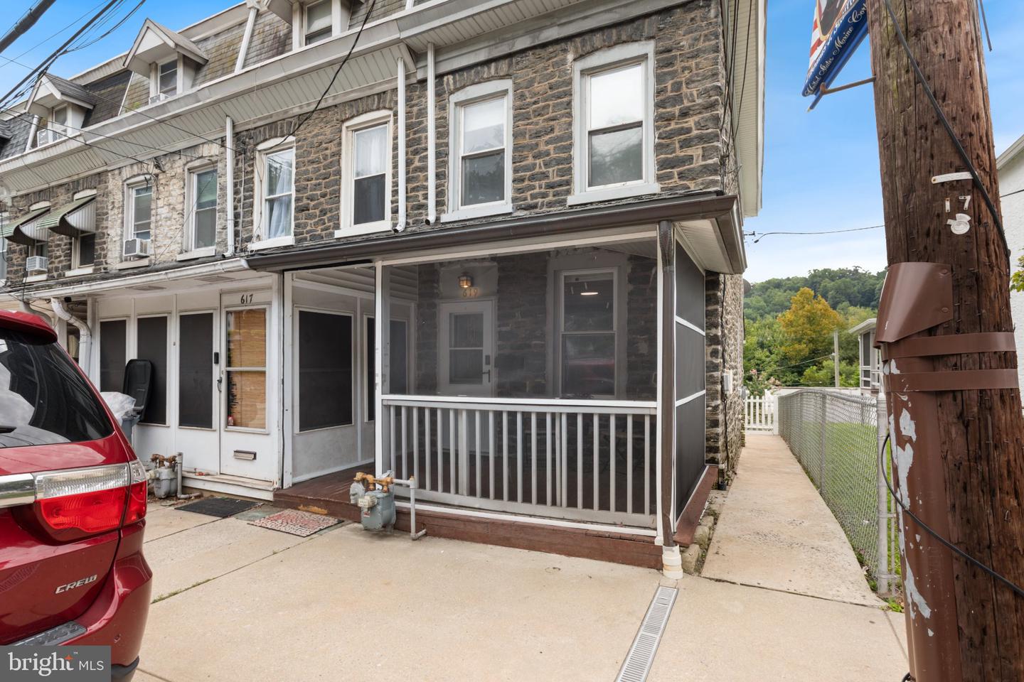 619 Ford St Property Photo 1