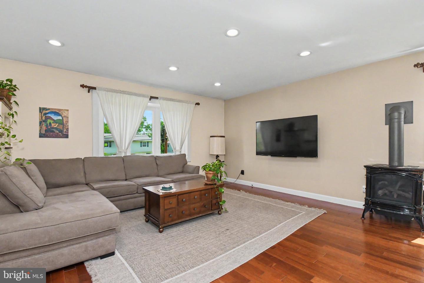24 School Property Photo 6