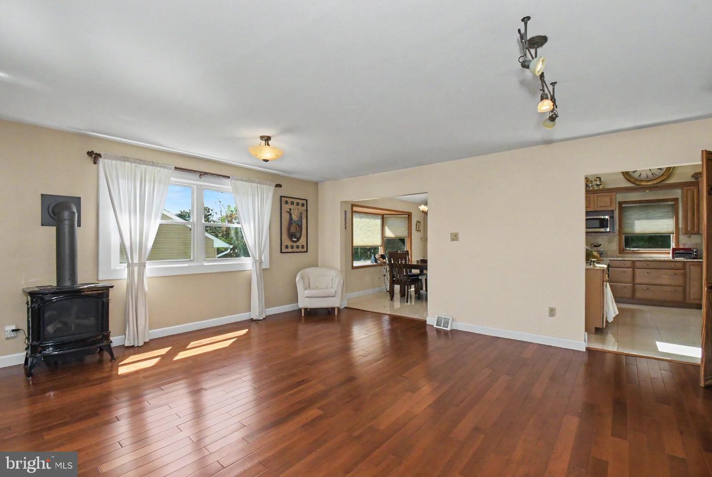 24 School Property Photo 8