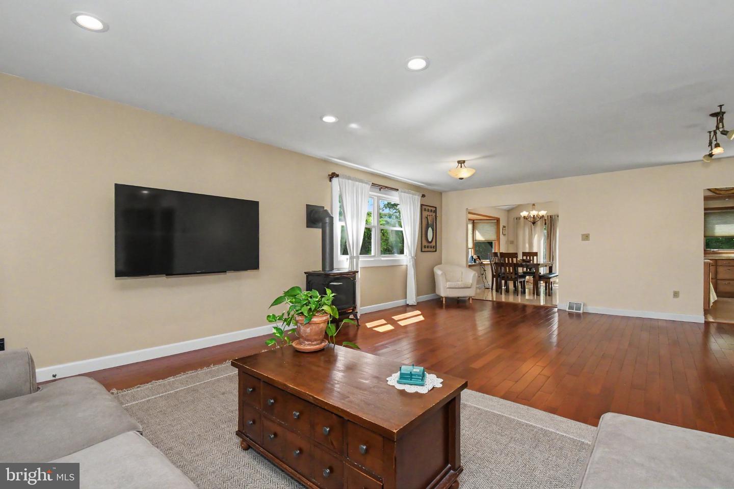 24 School Property Photo 9