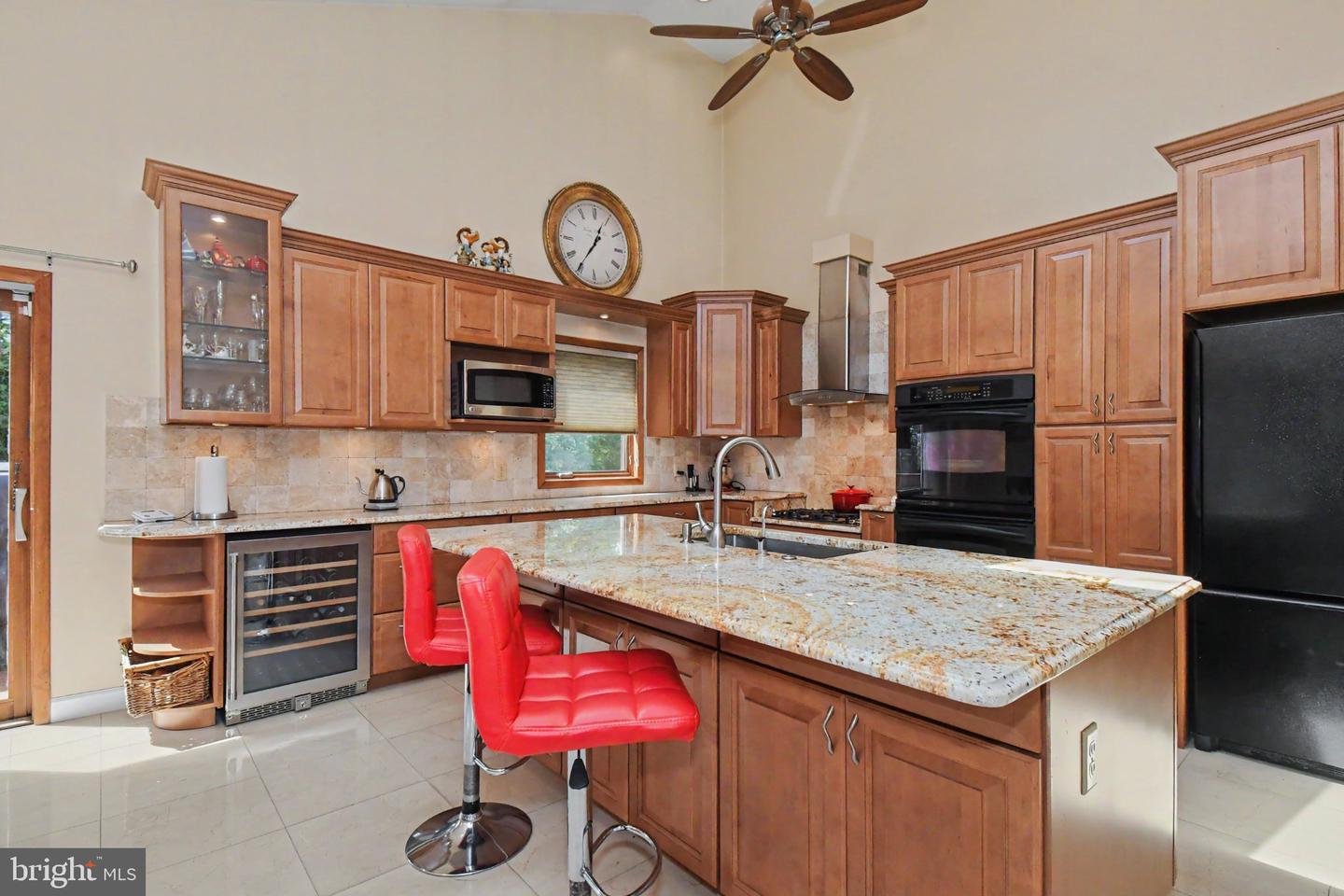 24 School Property Photo 10