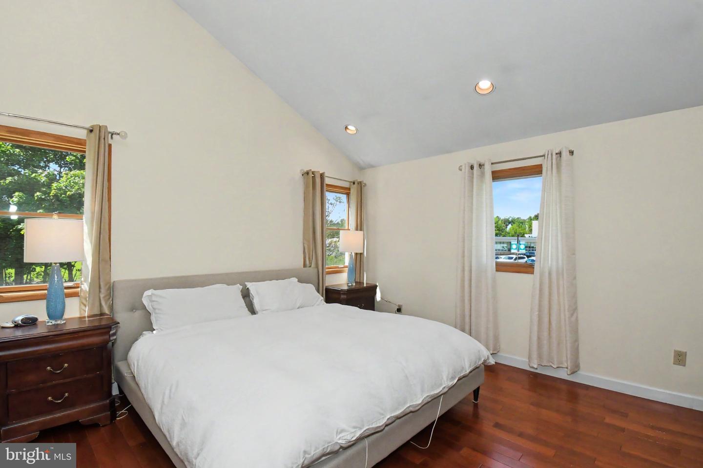 24 School Property Photo 17