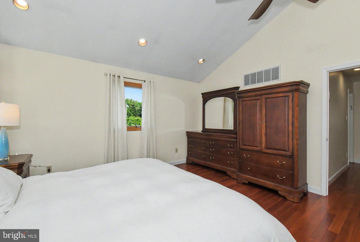 24 School Property Photo 18