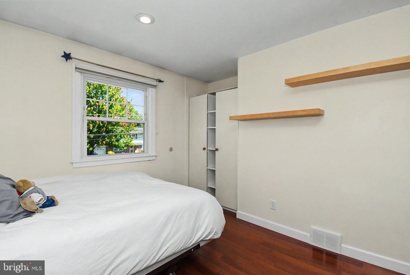 24 School Property Photo 21
