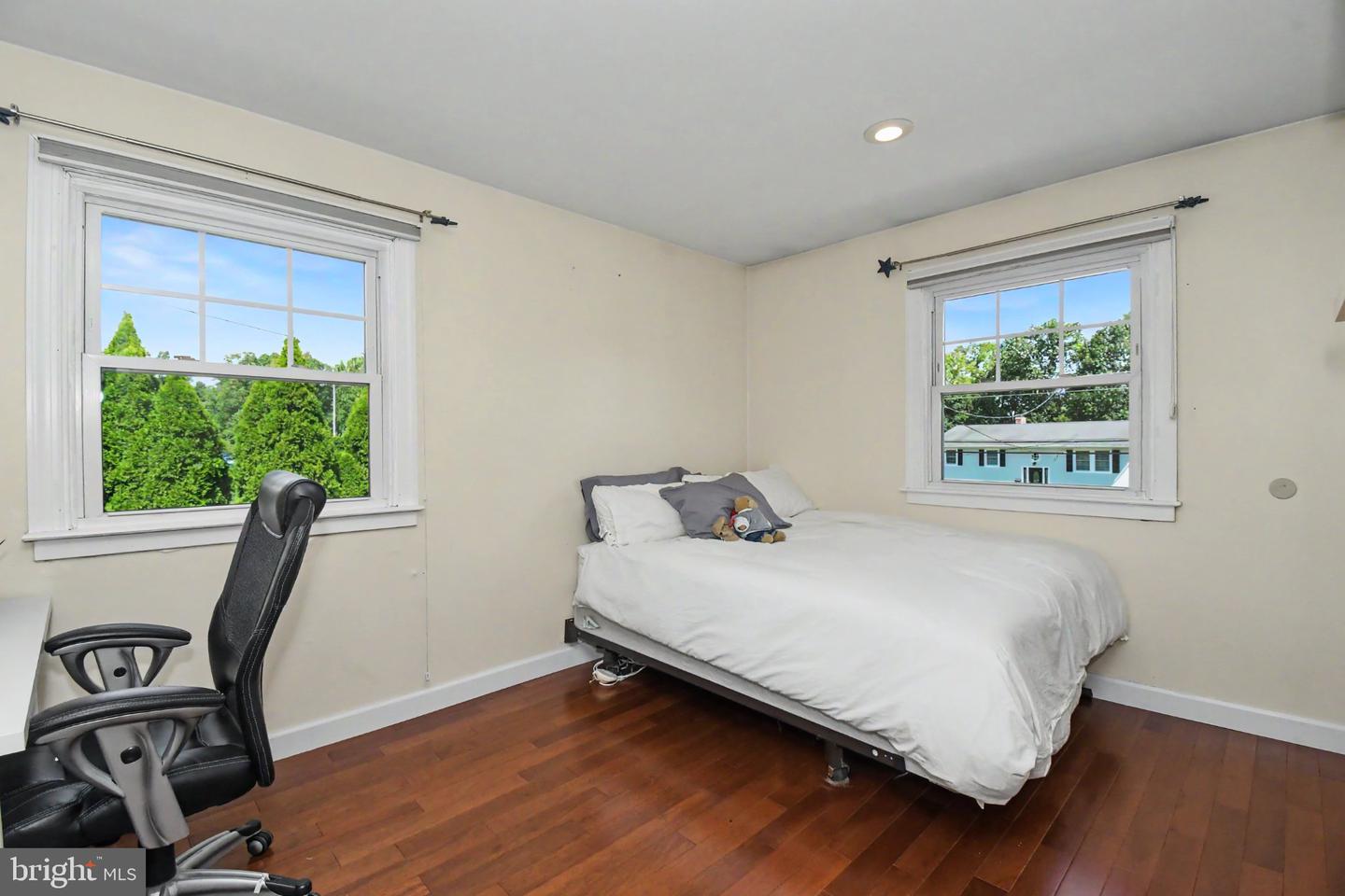 24 School Property Photo 22