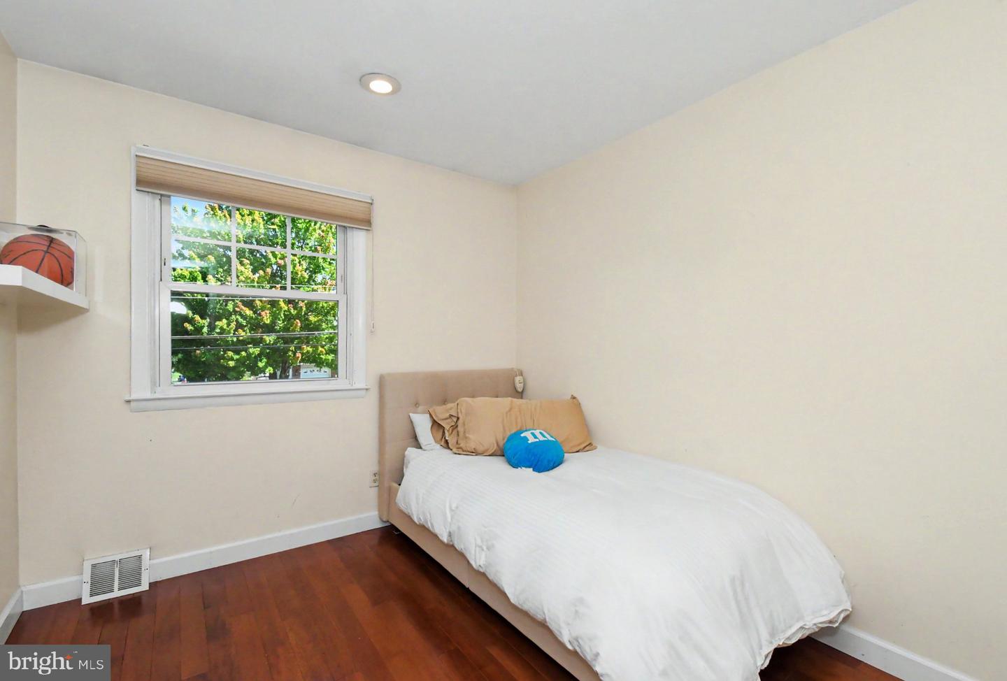 24 School Property Photo 25