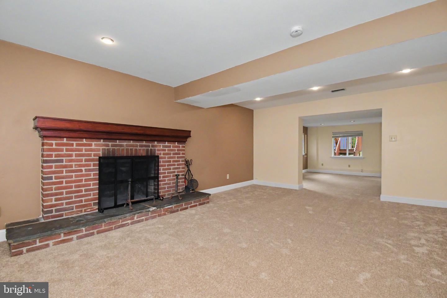 24 School Property Photo 31