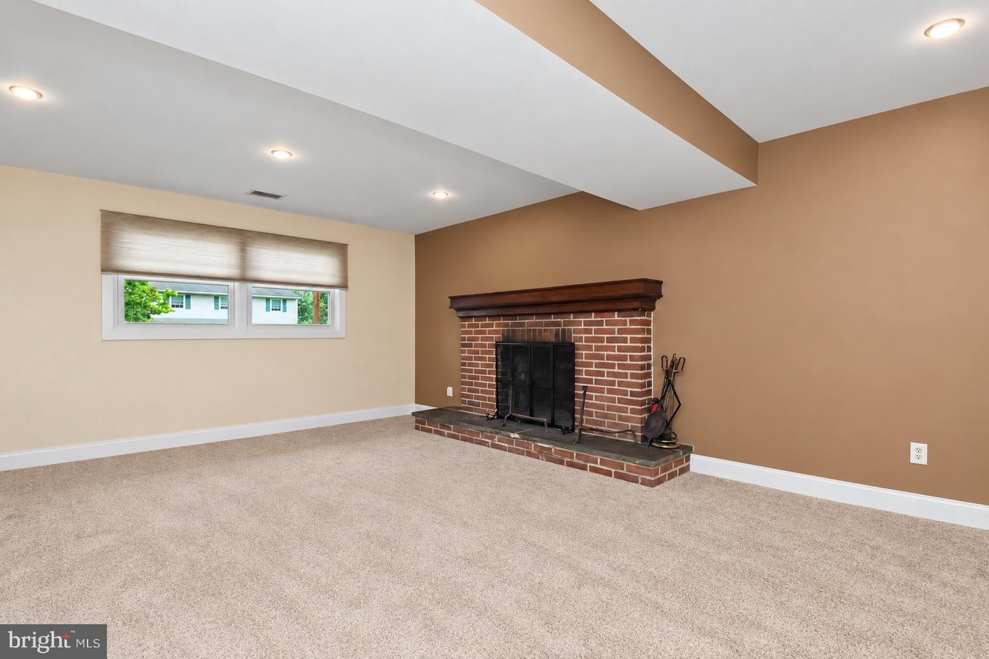 24 School Property Photo 32