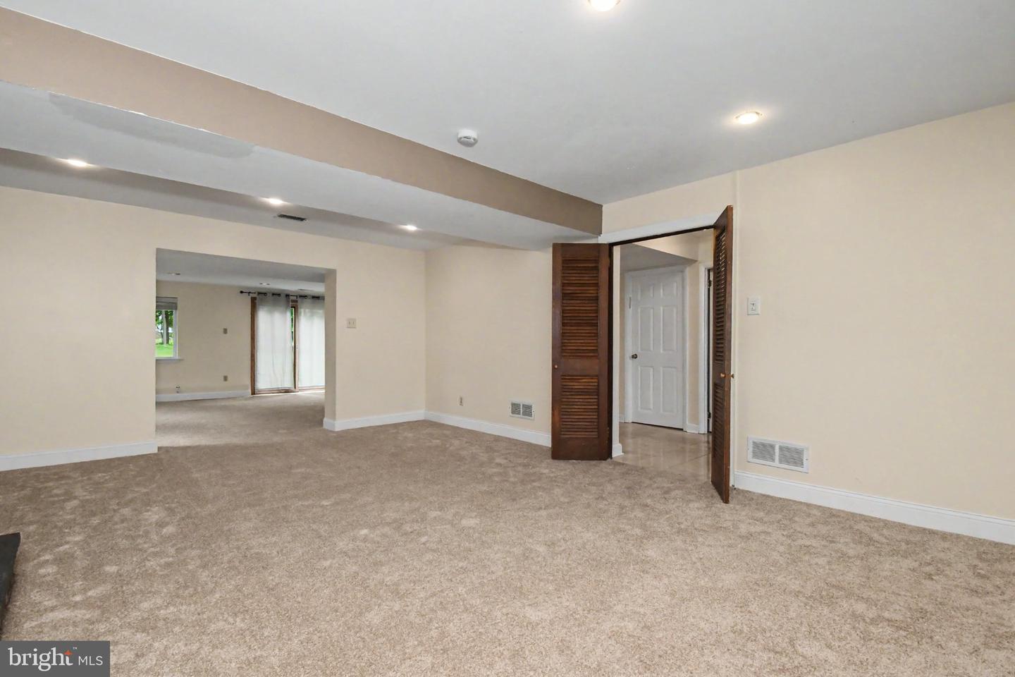 24 School Property Photo 33
