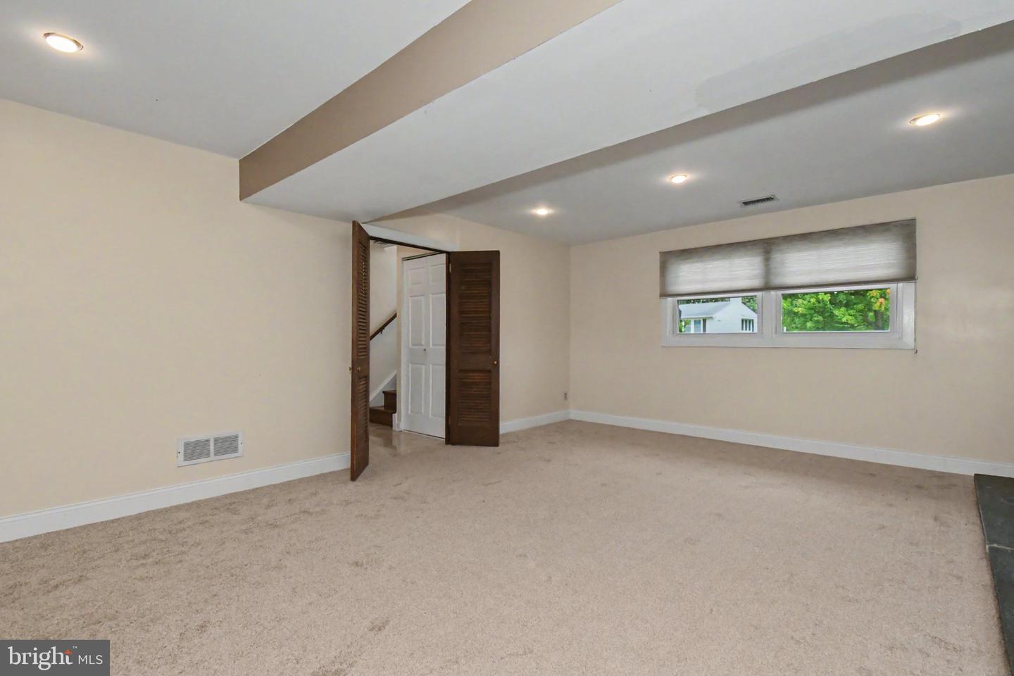 24 School Property Photo 34