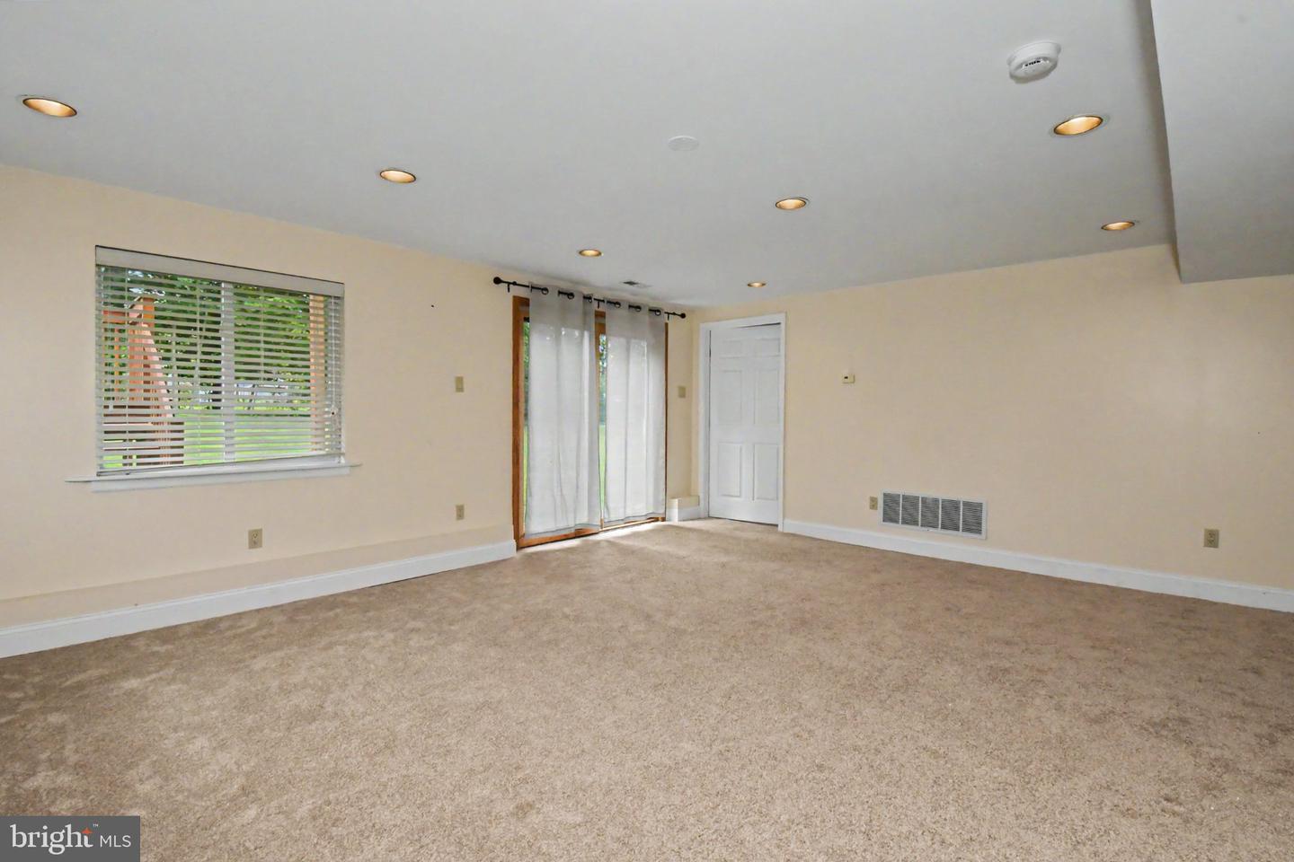 24 School Property Photo 36