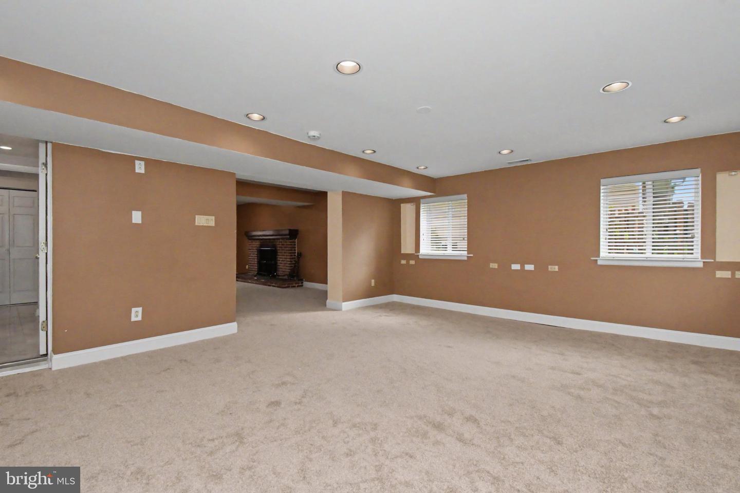 24 School Property Photo 38