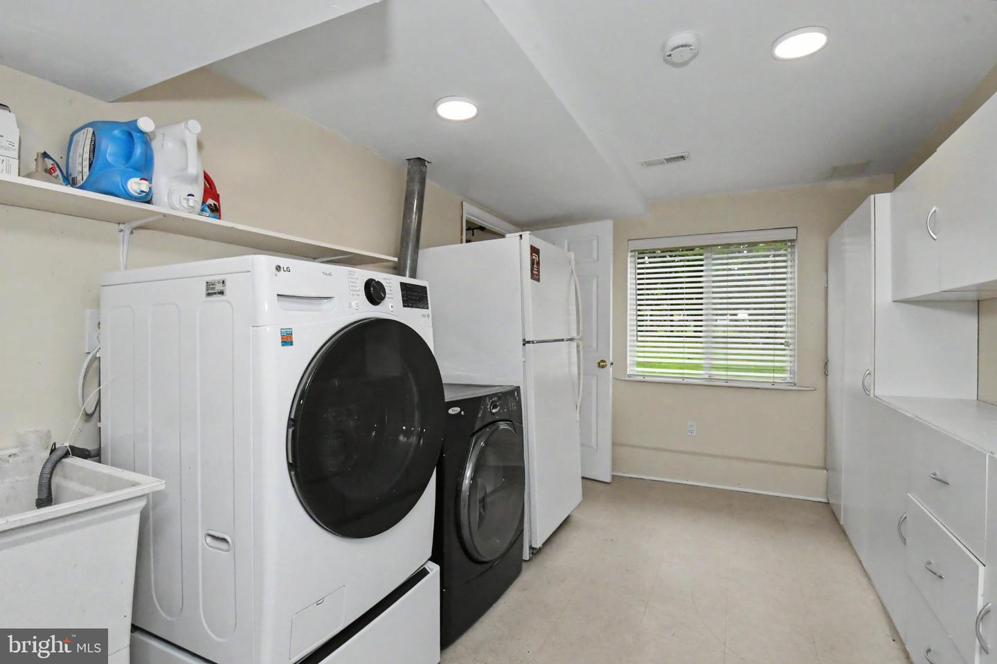 24 School Property Photo 39