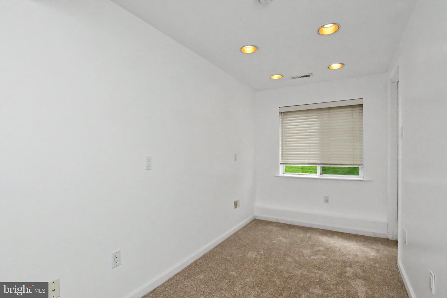 24 School Property Photo 43