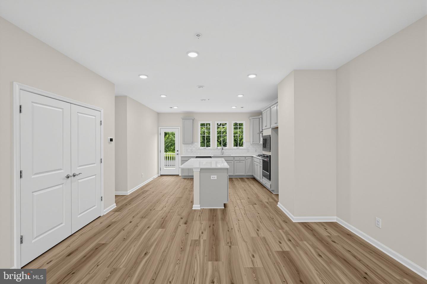 100 Beacon Ct #10405 Property Photo 7
