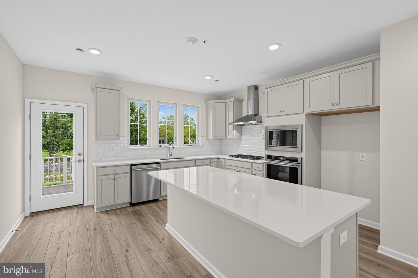 100 Beacon Ct #10405 Property Photo 8