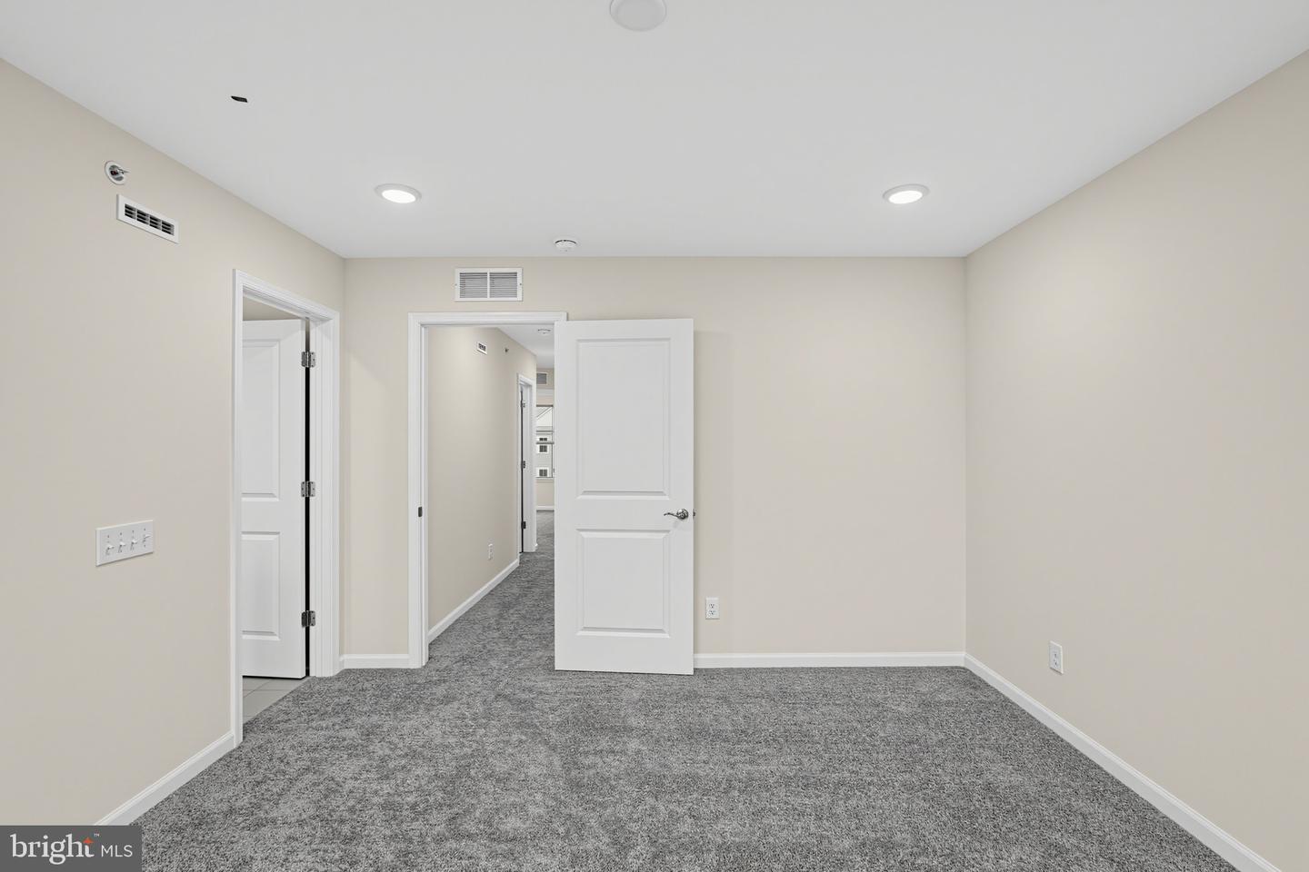 100 Beacon Ct #10405 Property Photo 11