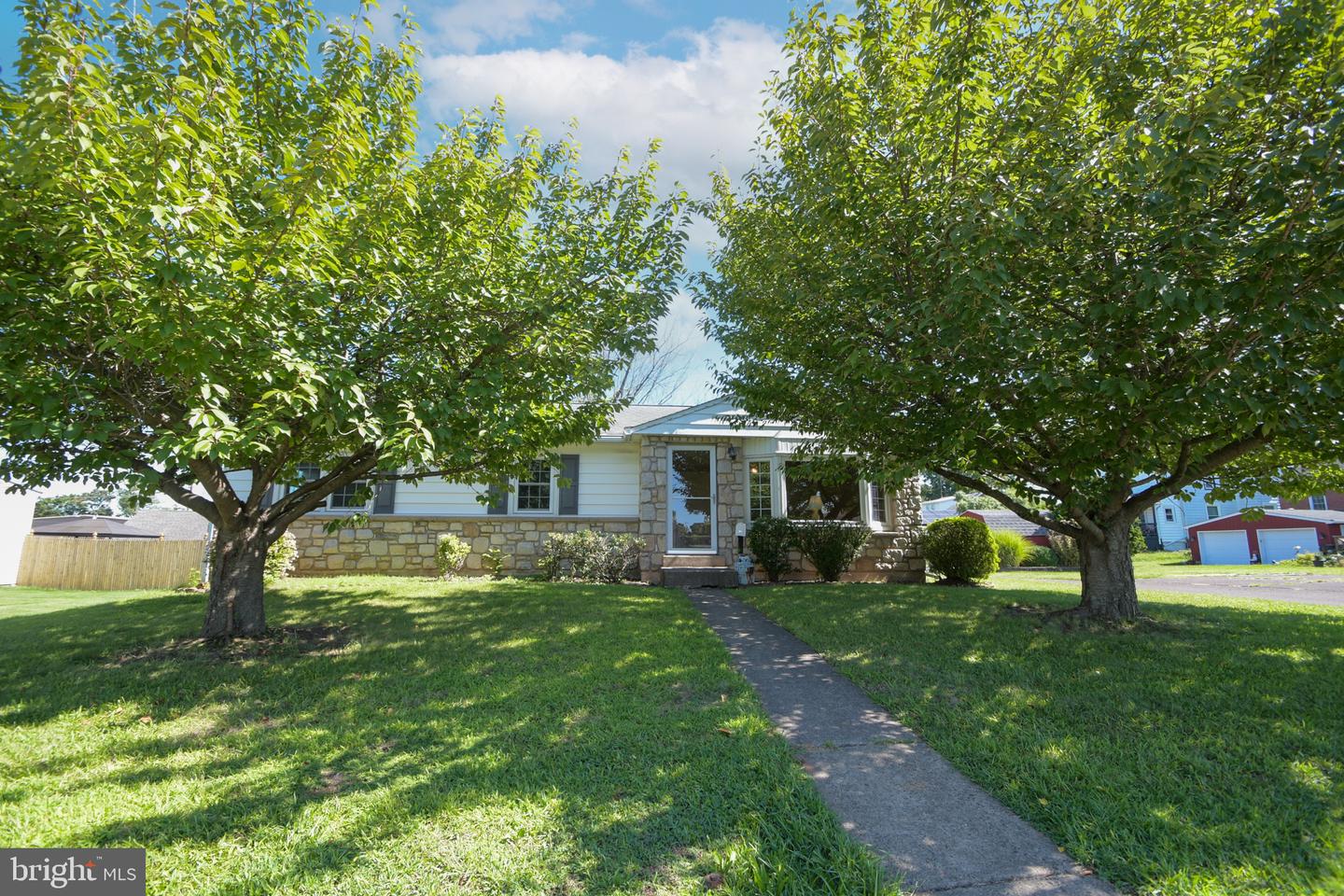 215 School Ln Property Photo 1