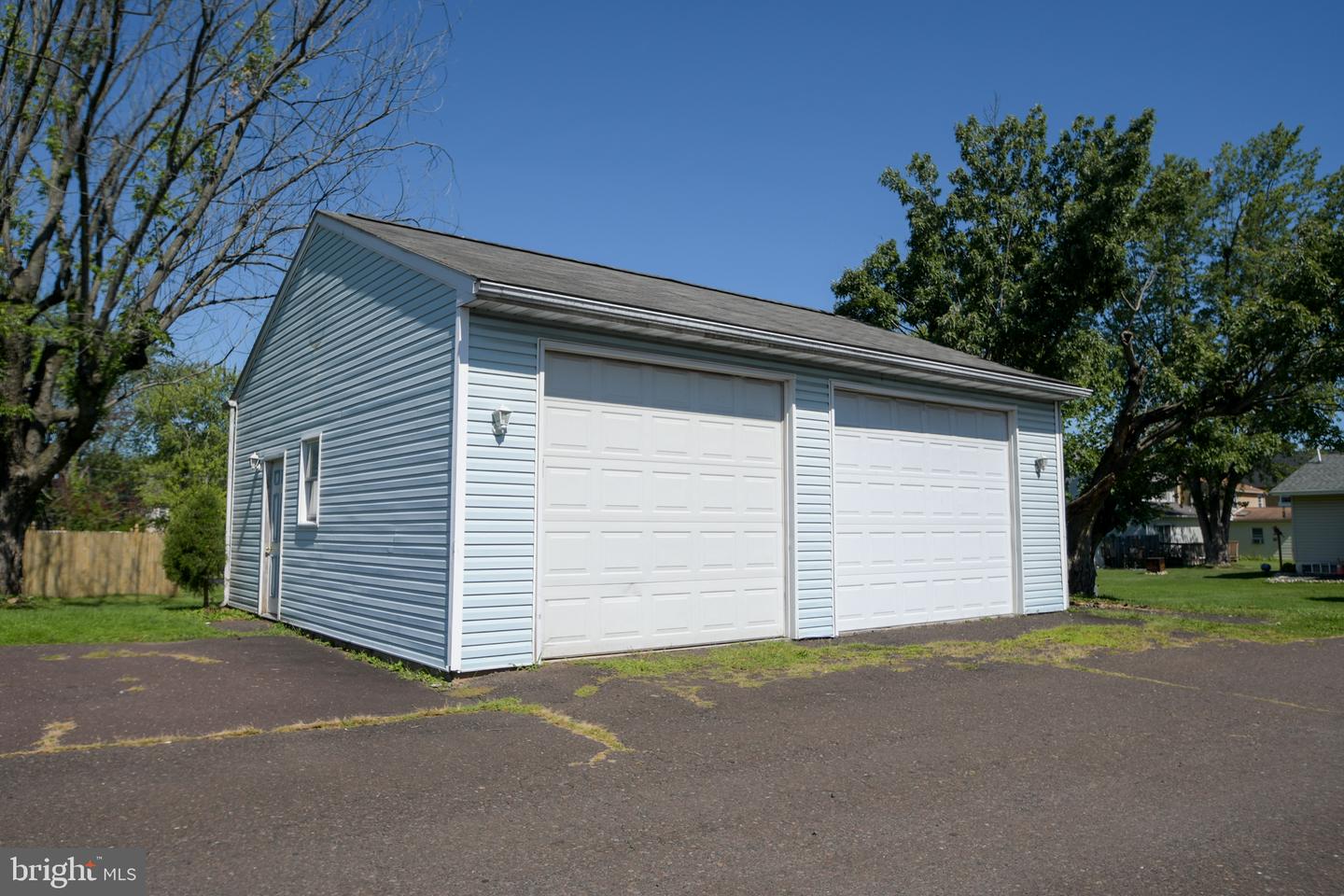 215 School Ln Property Photo 5