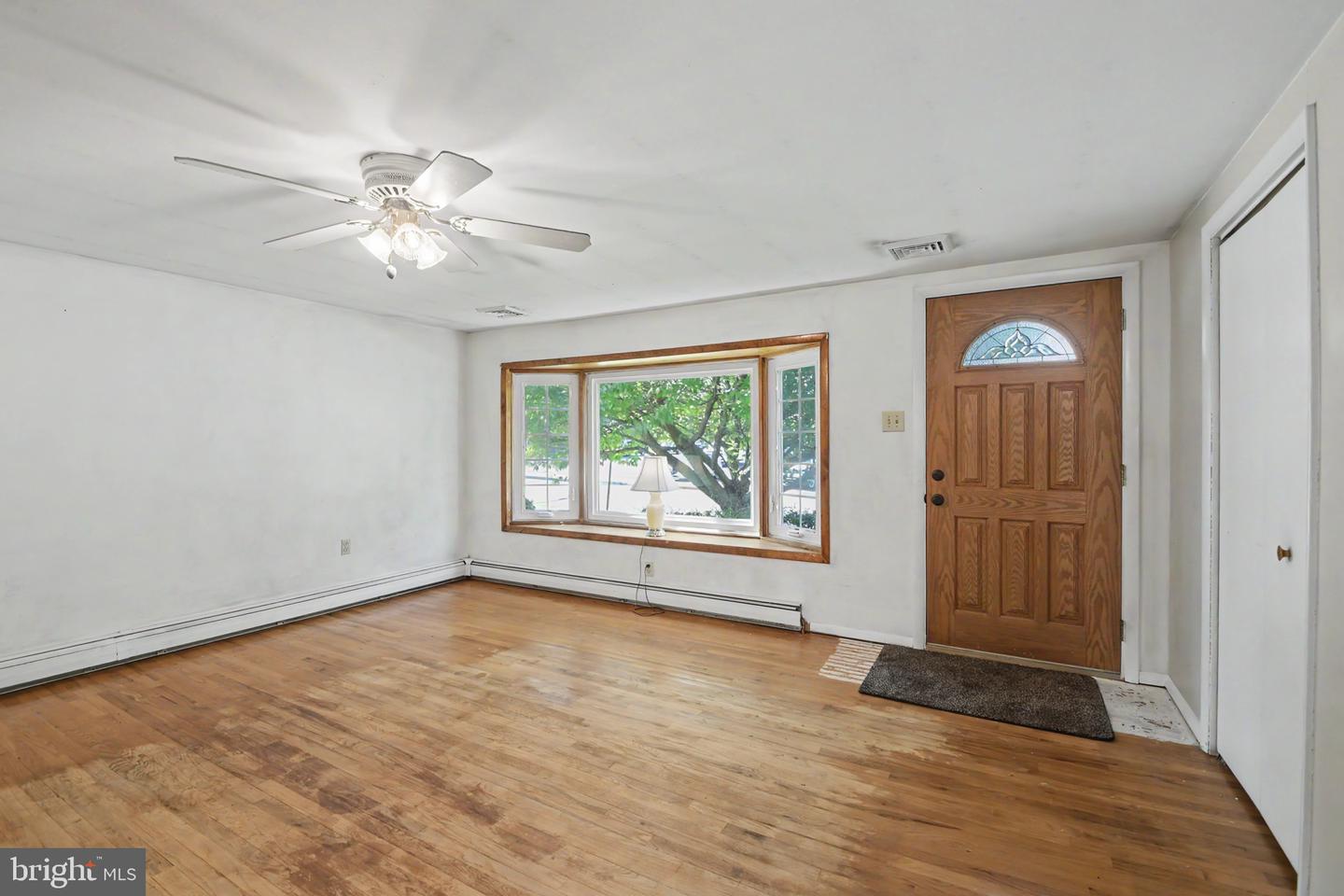 215 School Ln Property Photo 11