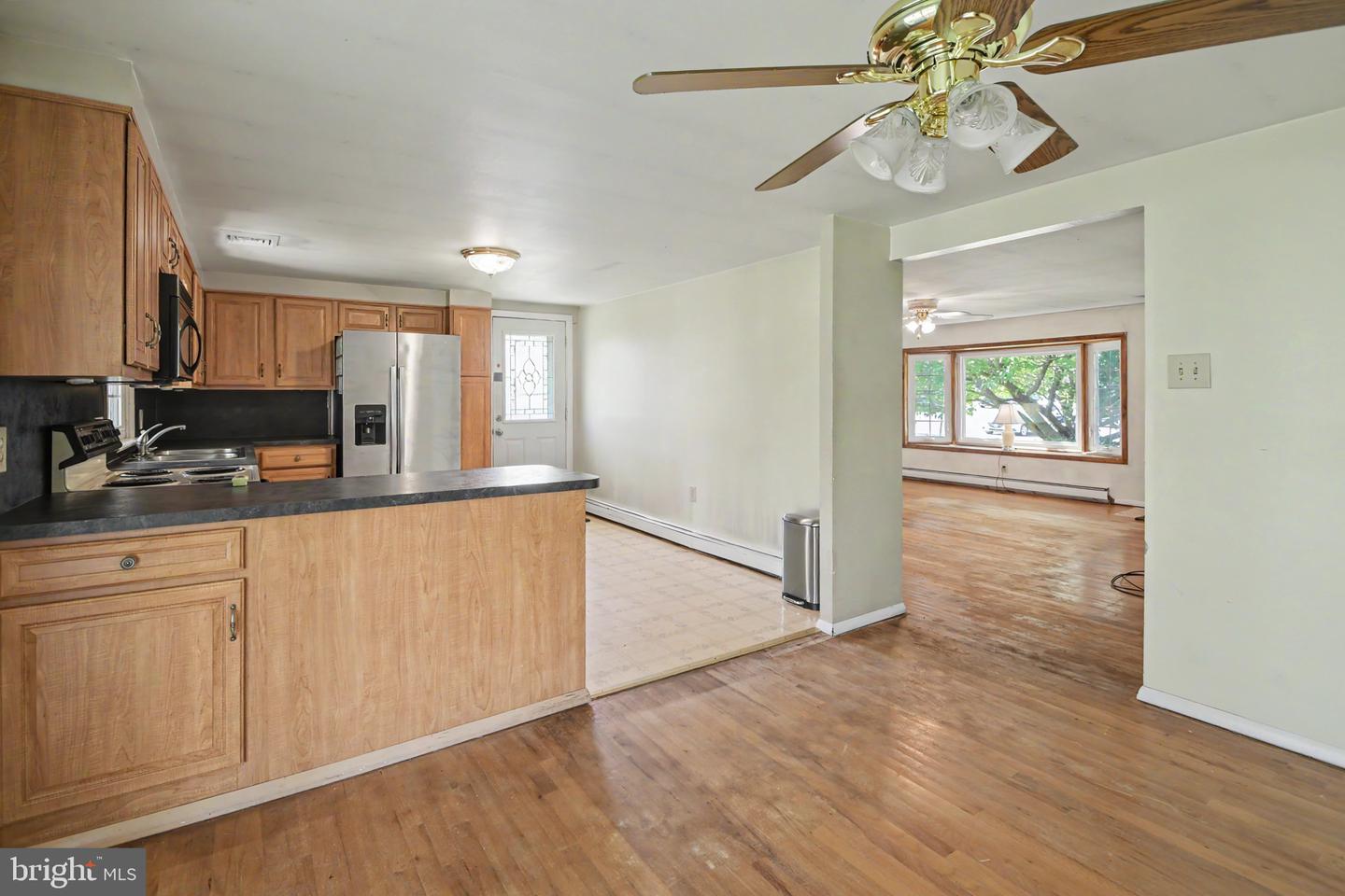 215 School Ln Property Photo 16