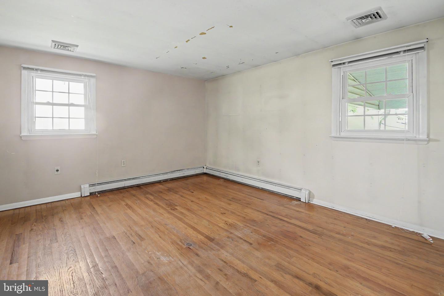 215 School Ln Property Photo 20