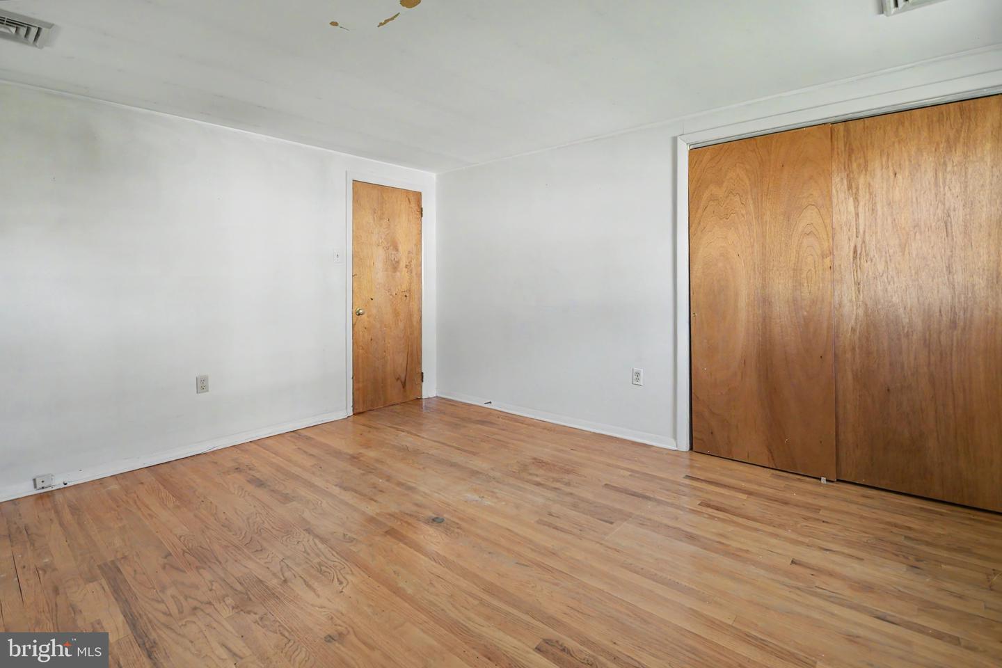 215 School Ln Property Photo 21