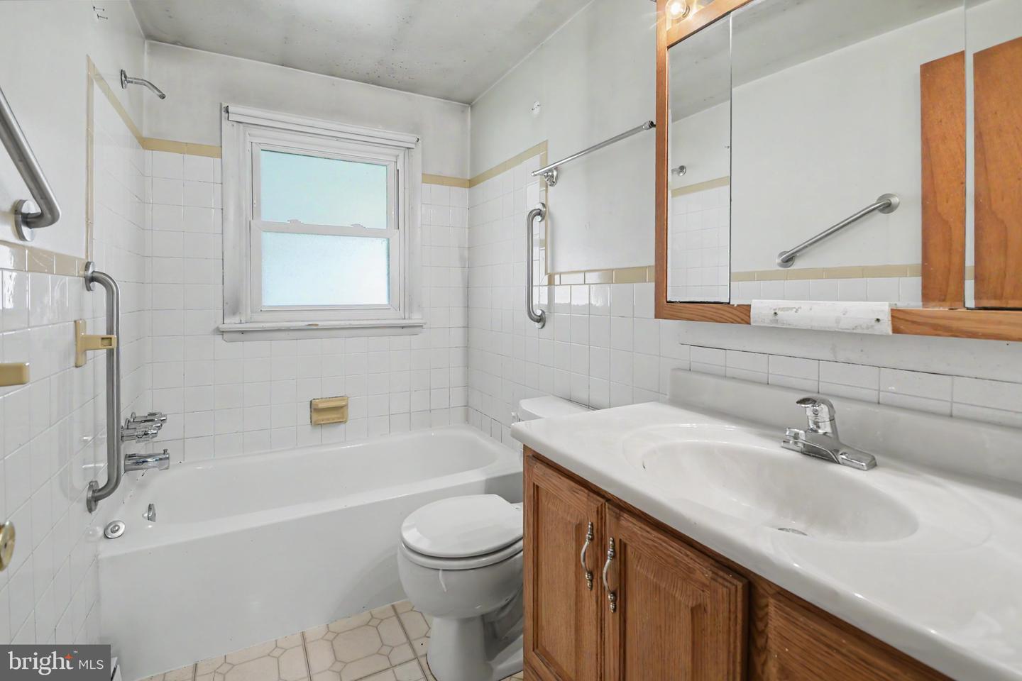 215 School Ln Property Photo 22