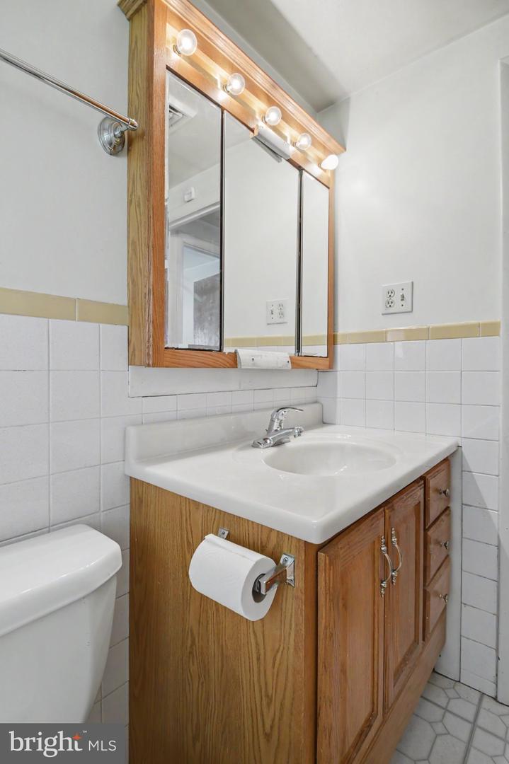 215 School Ln Property Photo 23
