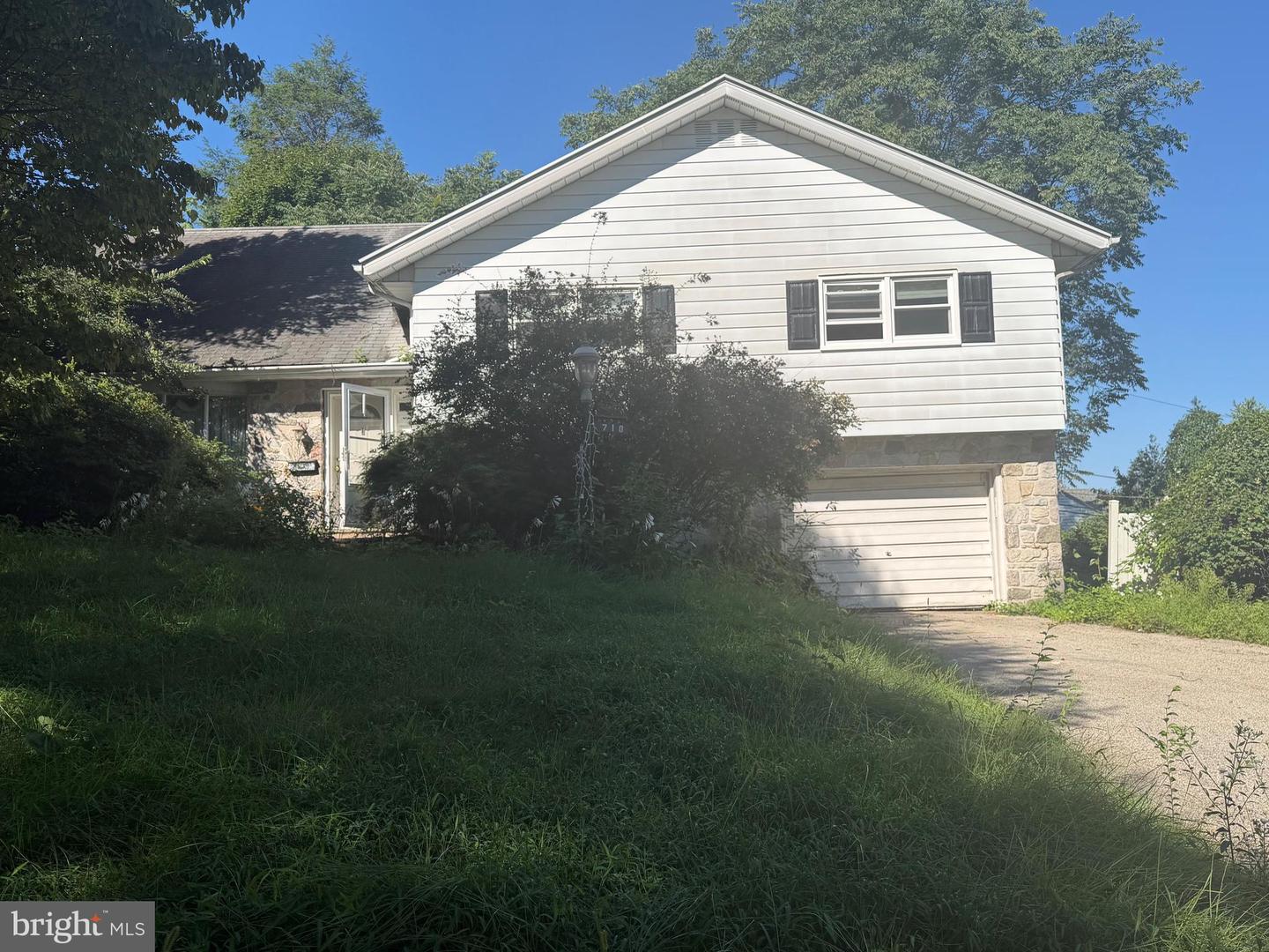 710 Oxford Rd Property Photo 3