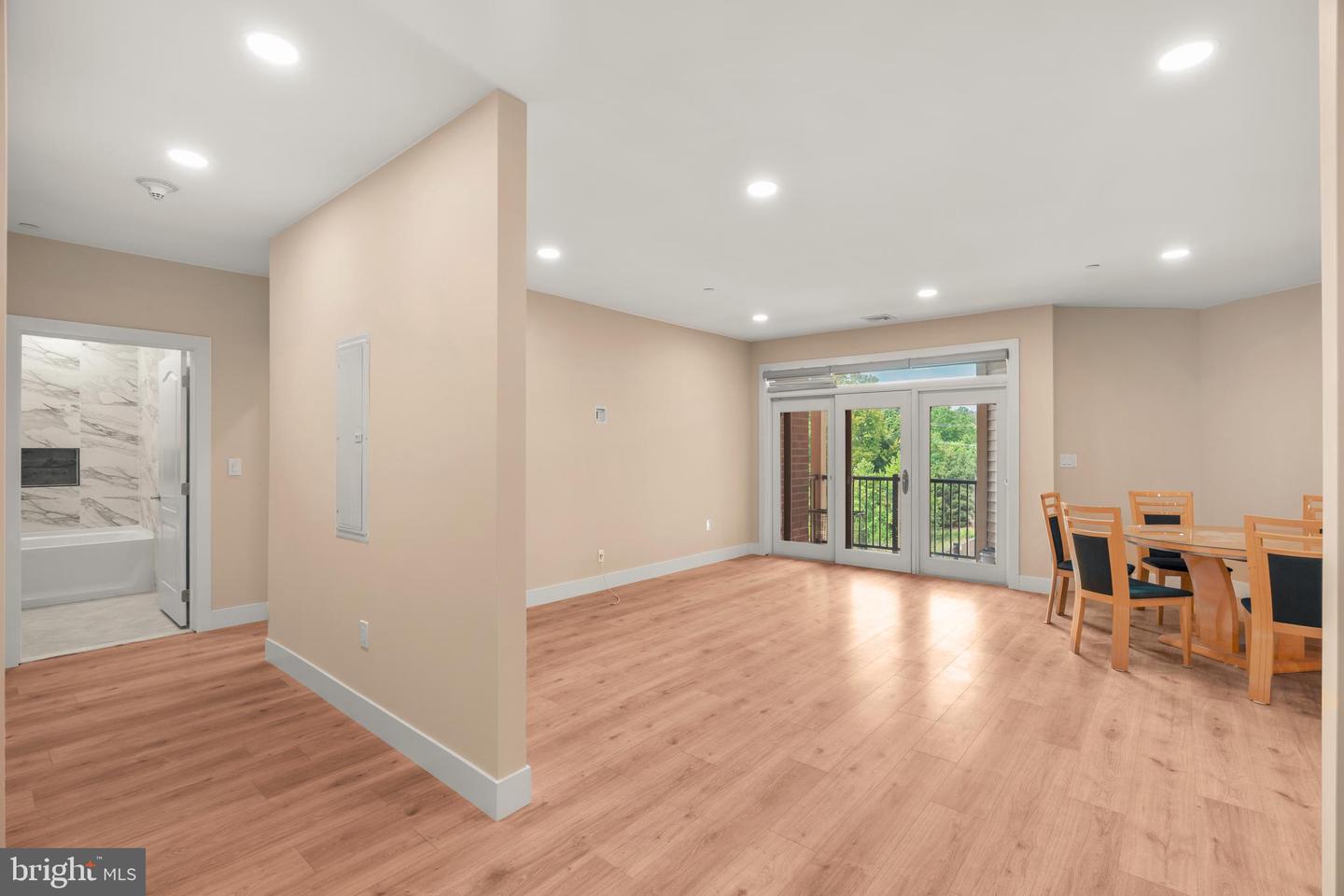 354 Carson Ter Property Photo 3