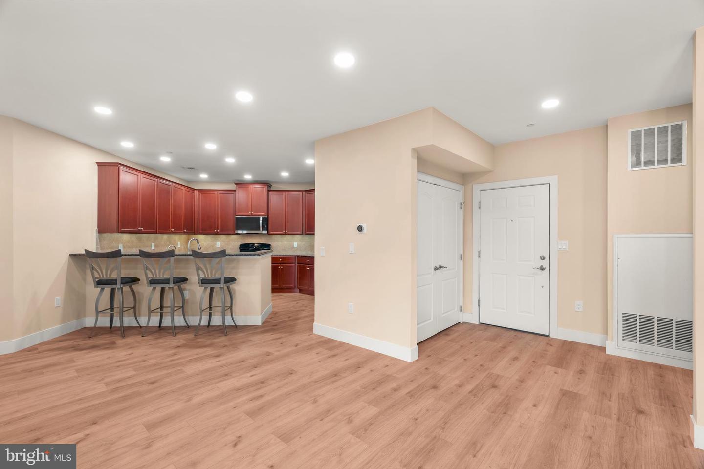 354 Carson Ter Property Photo 4