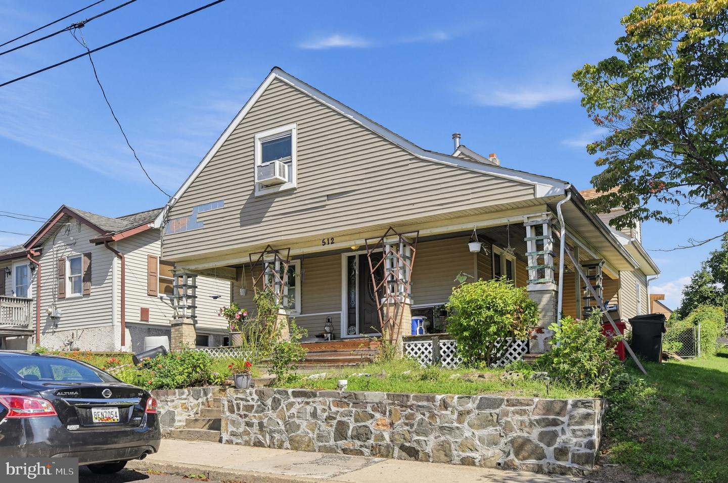 512 Elm St # Property Photo 1