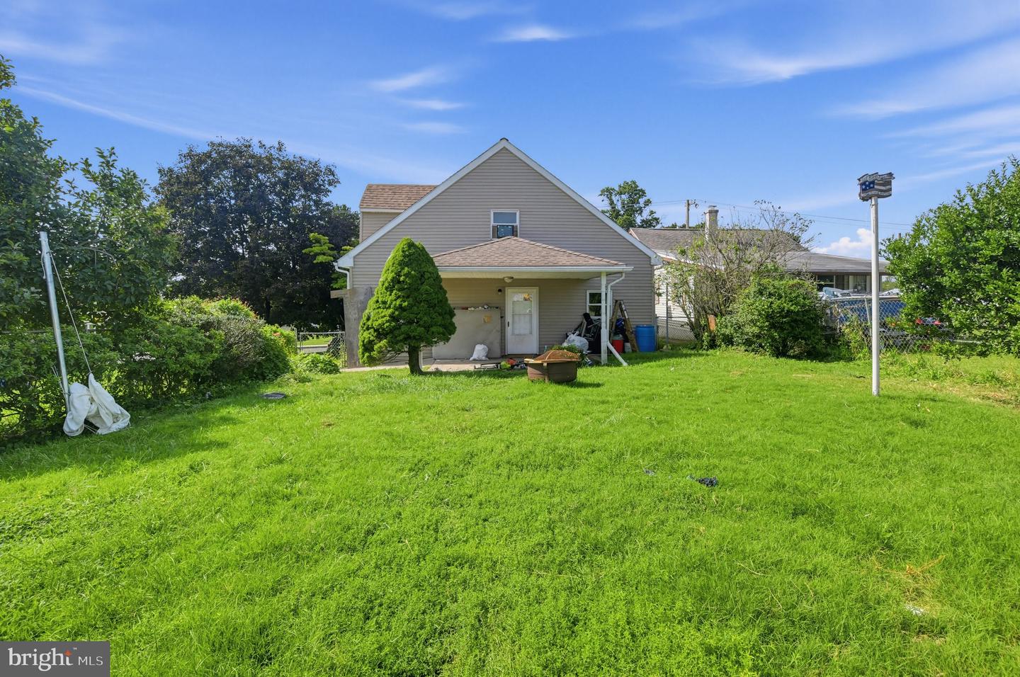 512 Elm St # Property Photo 2