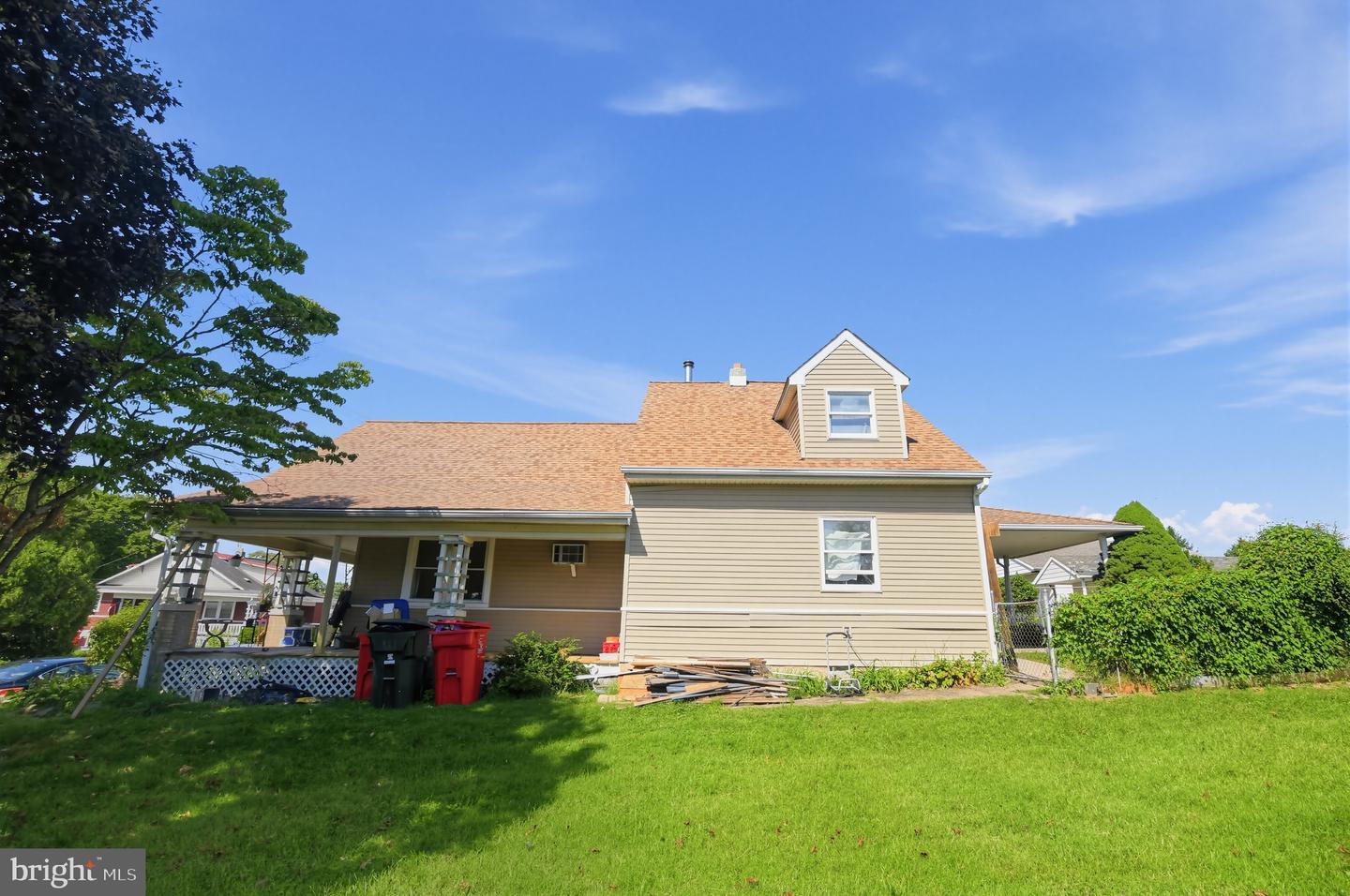 512 Elm St # Property Photo 4