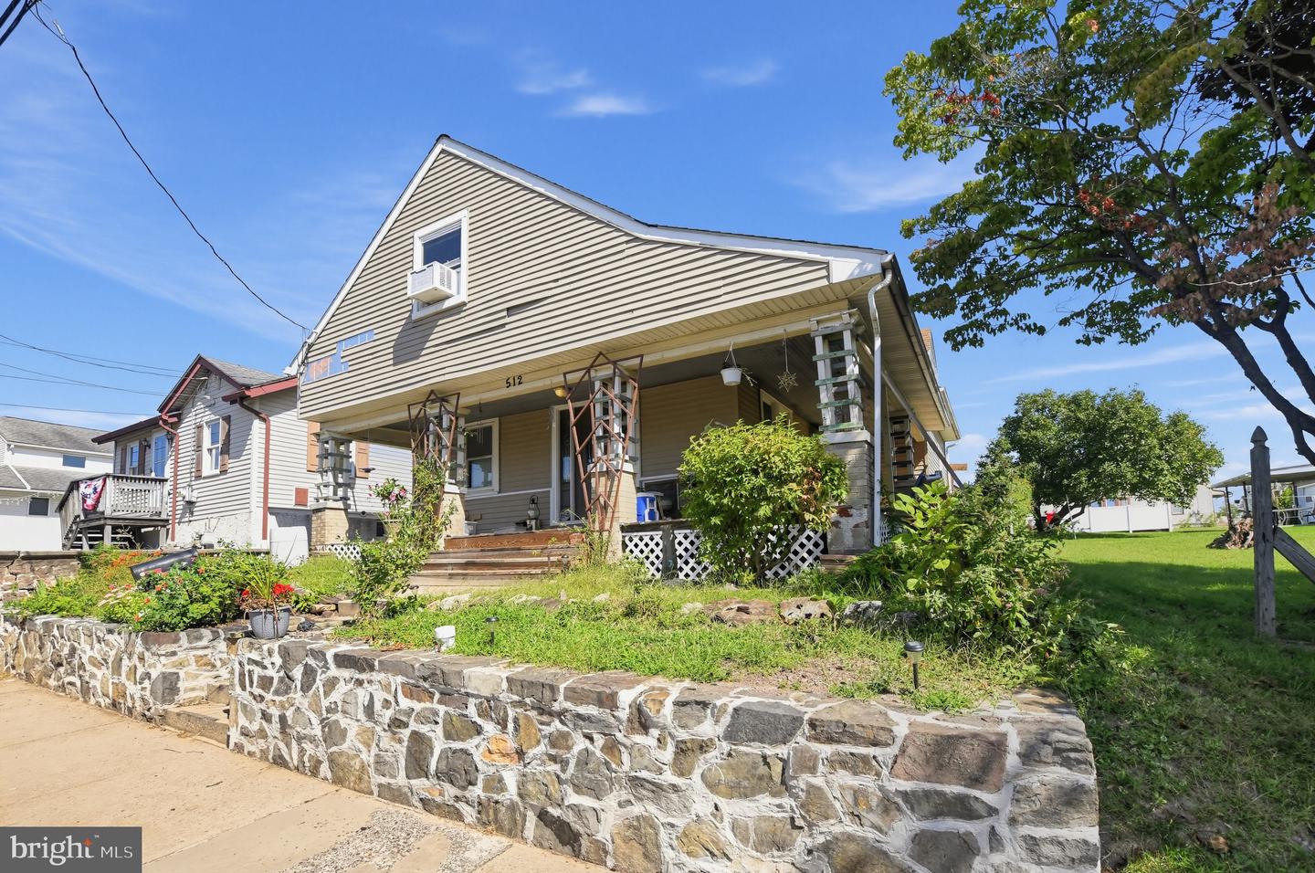 512 Elm St # Property Photo 6