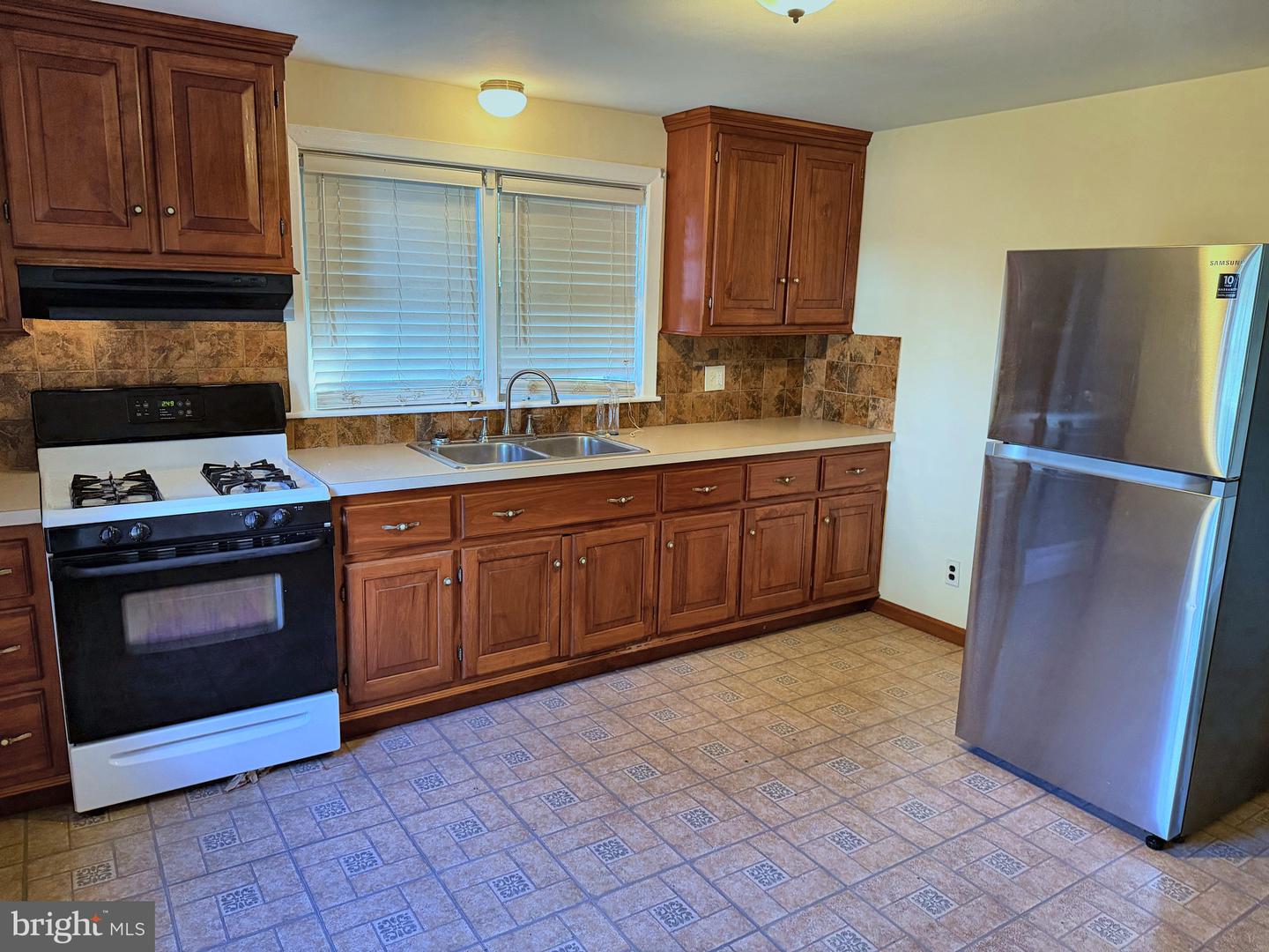 629 Maple Dr Property Photo 2