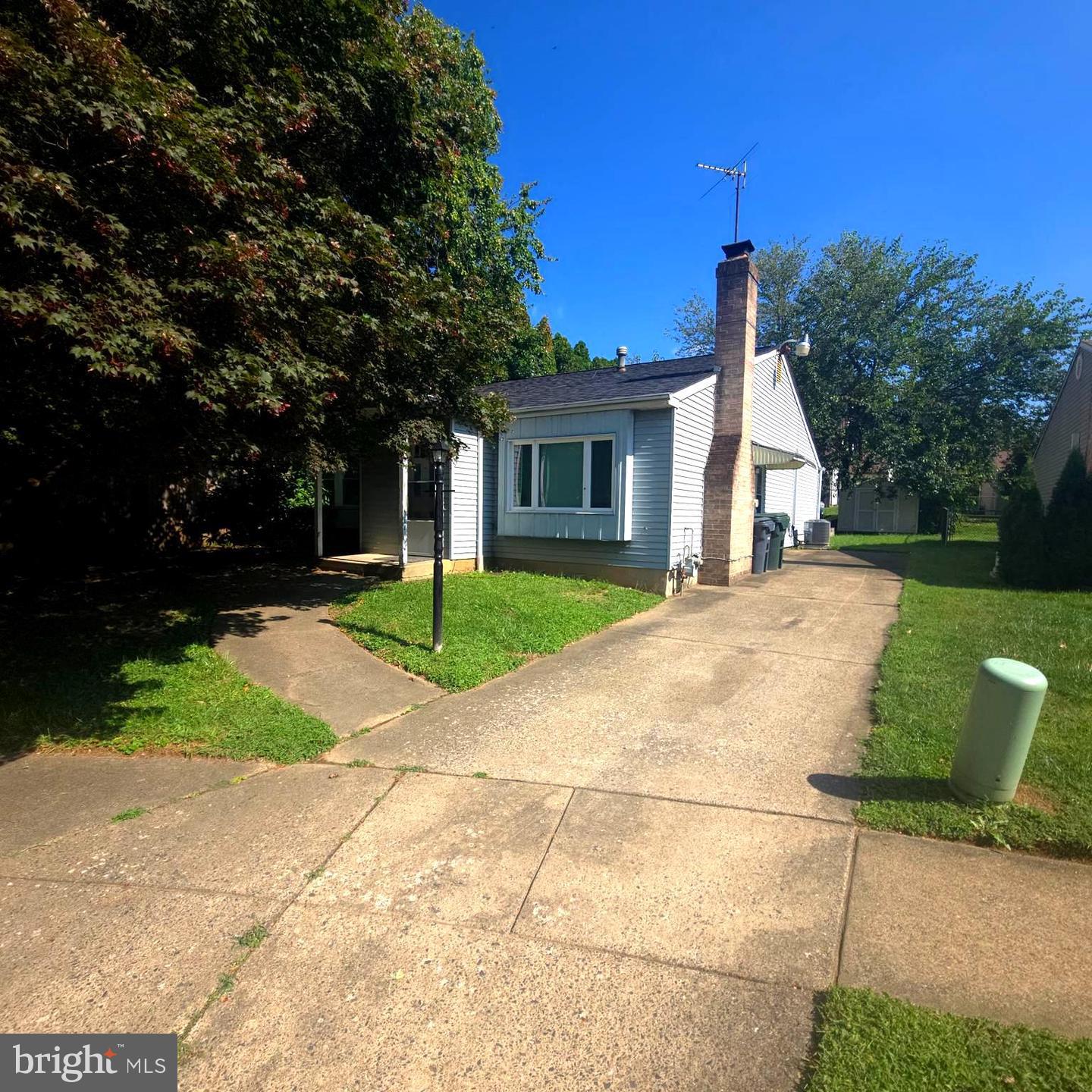 325 BARRY ST Property Photo 1