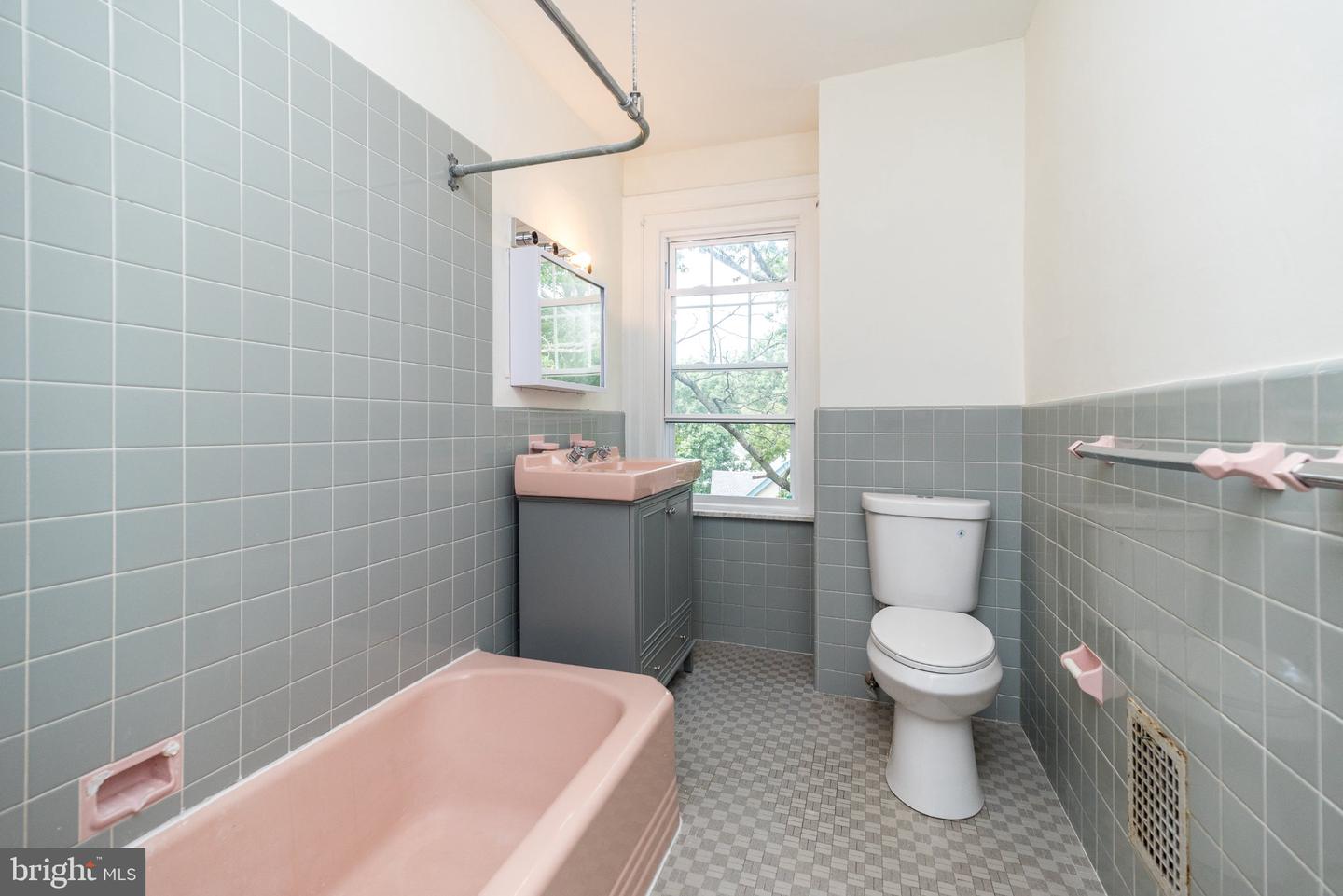 251 Washington Ln Property Photo 23