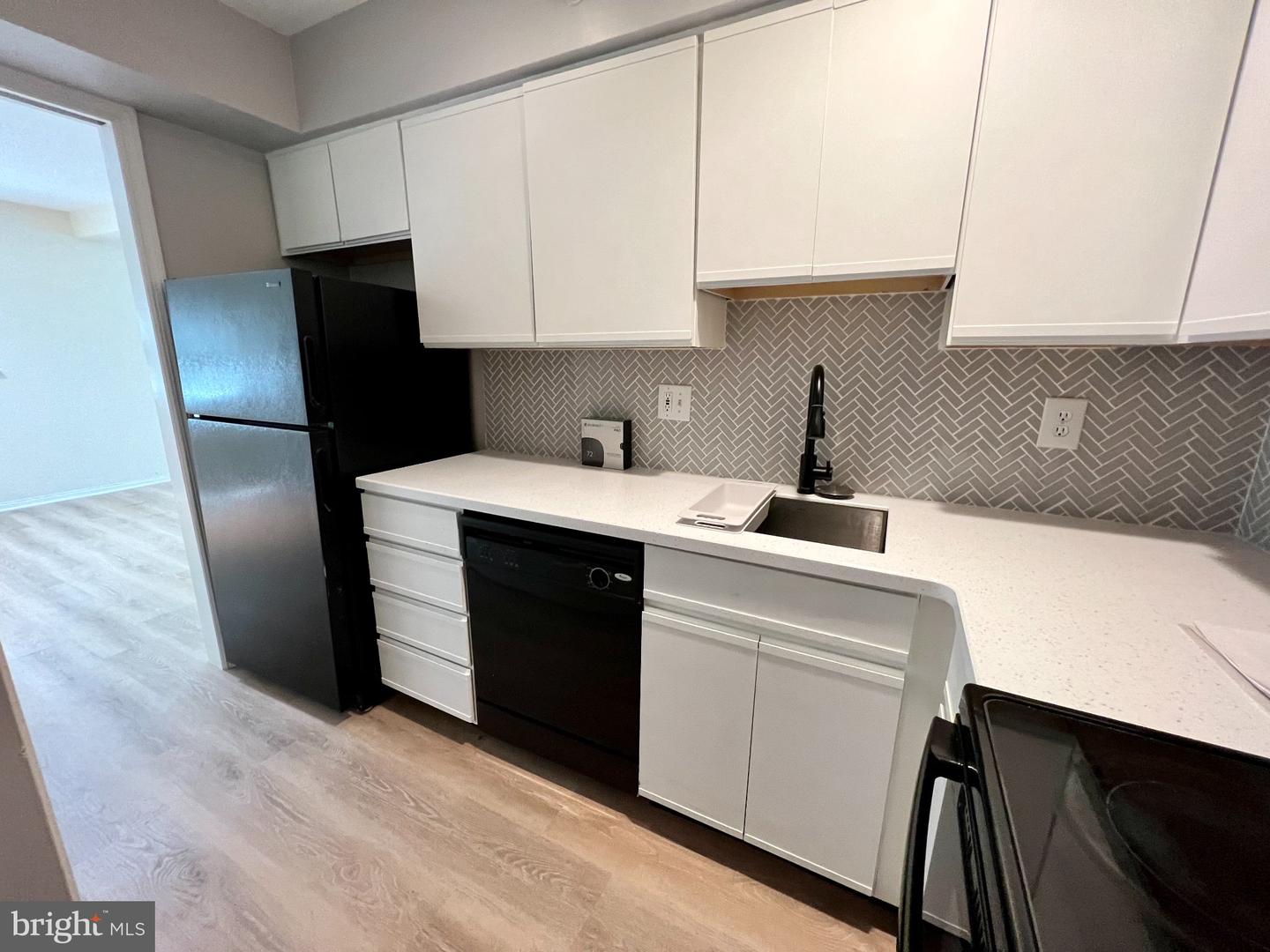 237 MONTGOMERY AVE #APT 2N Property Photo 1