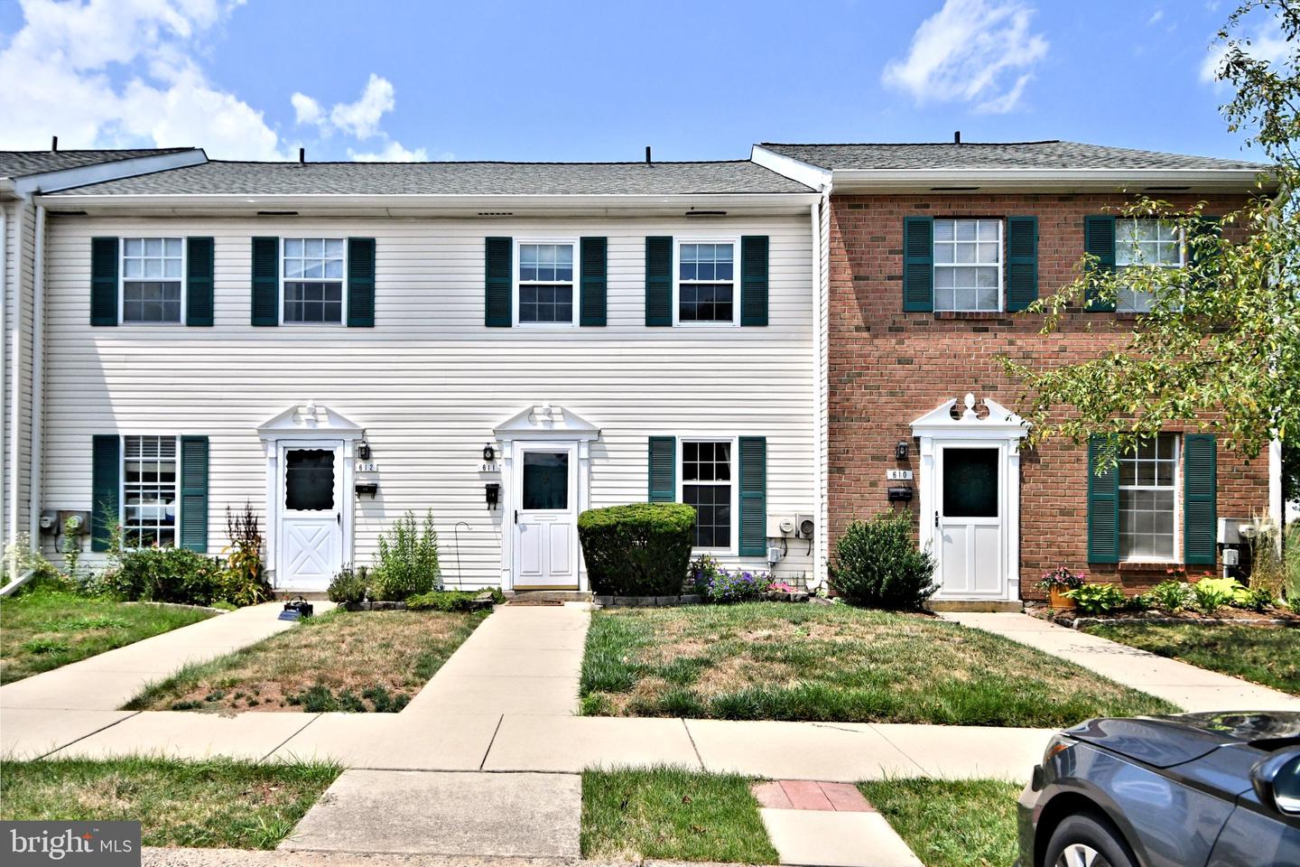 611 Piedmont Ct Property Photo 1
