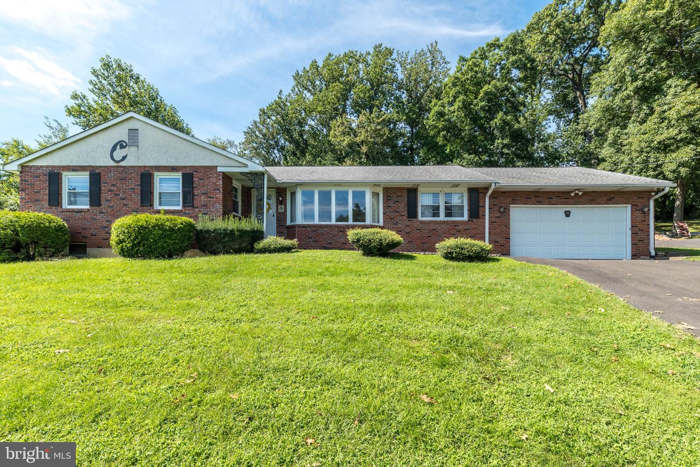 928 Twining Rd Property Photo 1