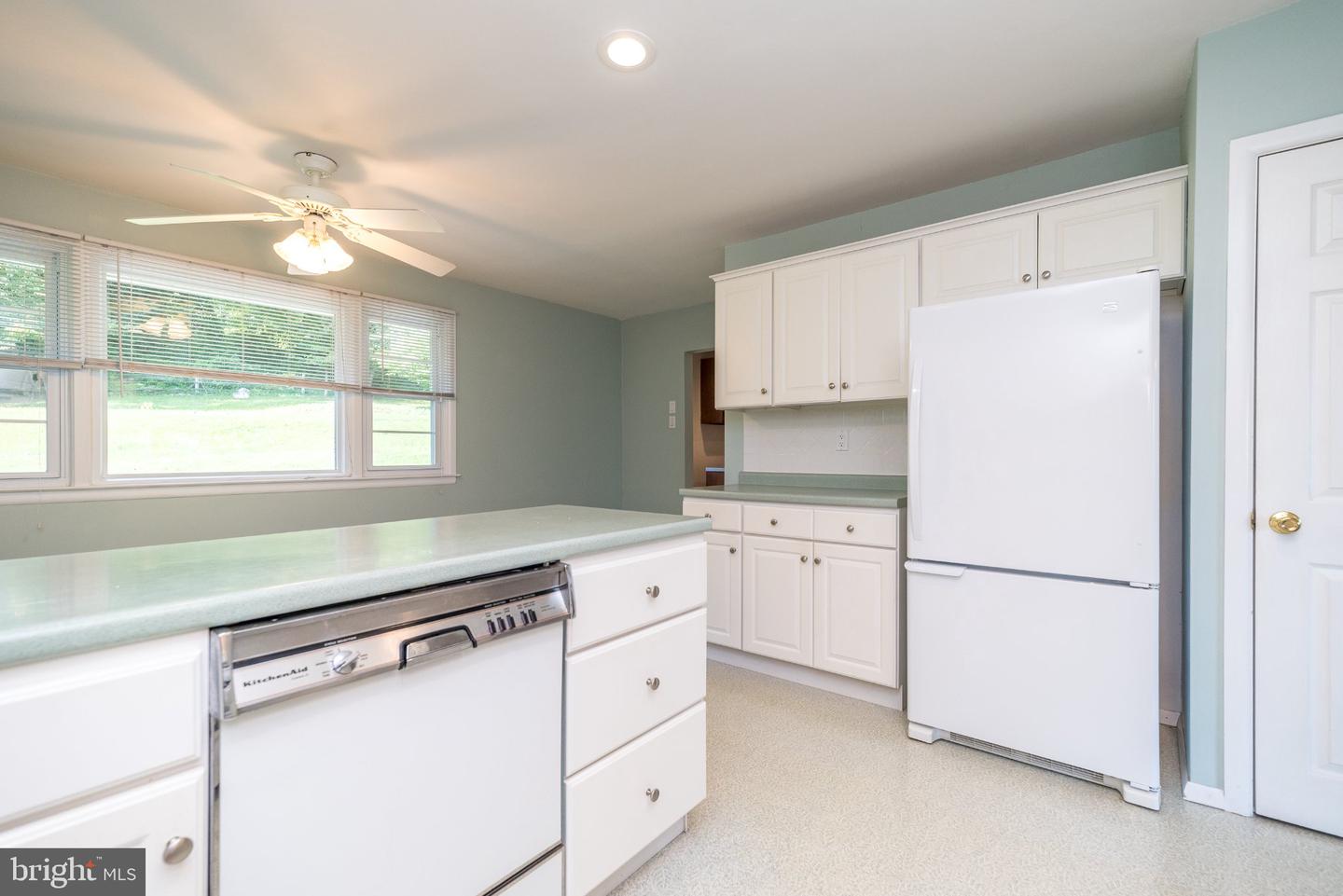 928 Twining Rd Property Photo 6